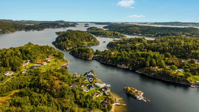 Skjærgården i området er variert og vakker.