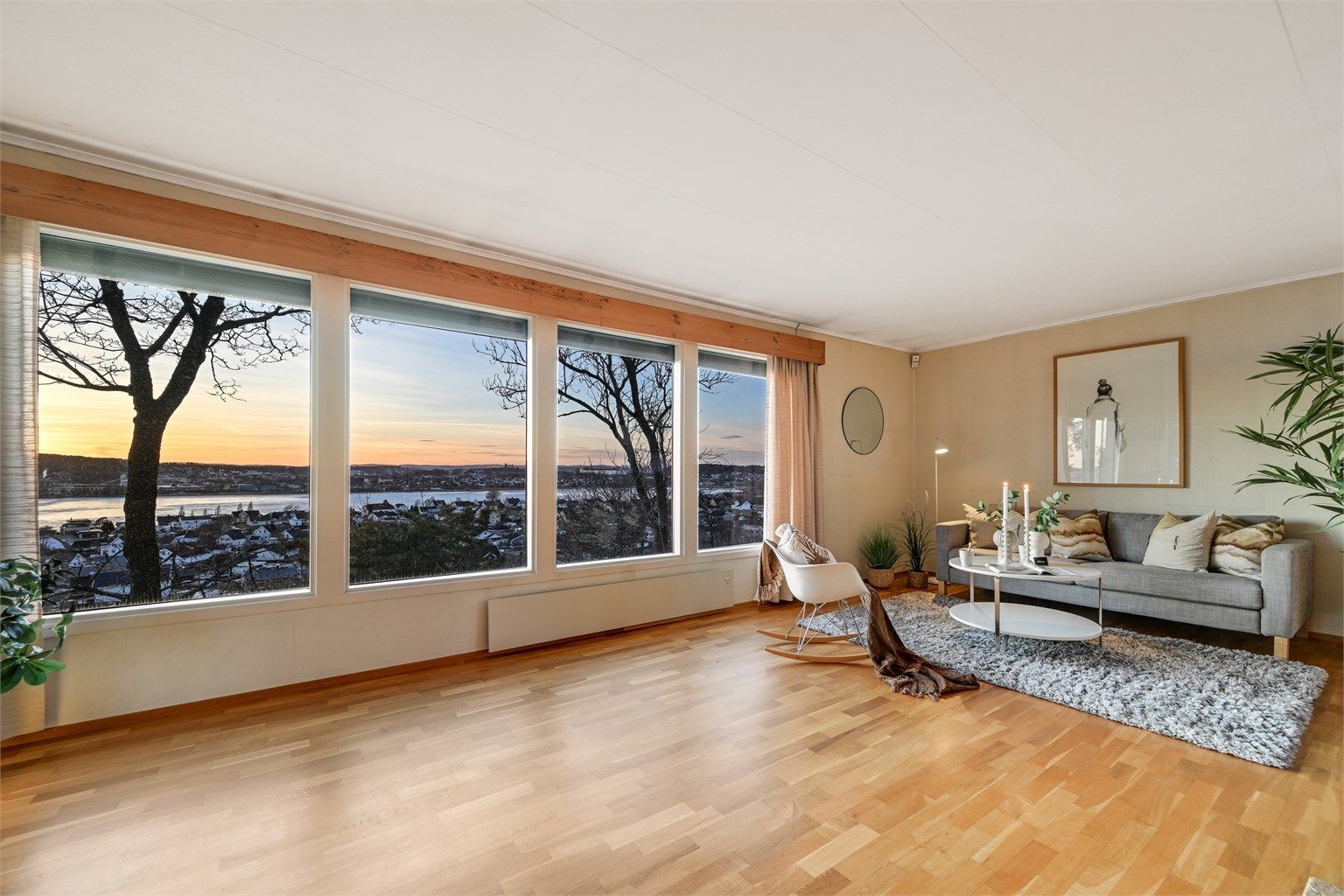 Her ligger alt til rette for hyggelige kvelder med stearinlys, pledd og gode samtaler.