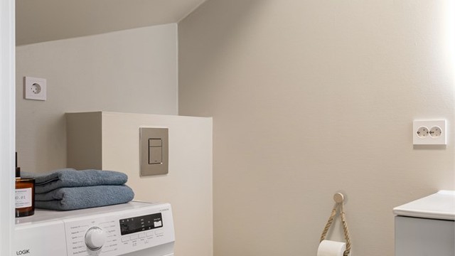 Det er opplegg for vaskemaskin på badet