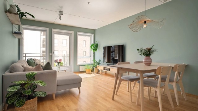 Velkommen til Lørenveien 64 B – en romslig og moderne 3-roms med optimal planløsning.