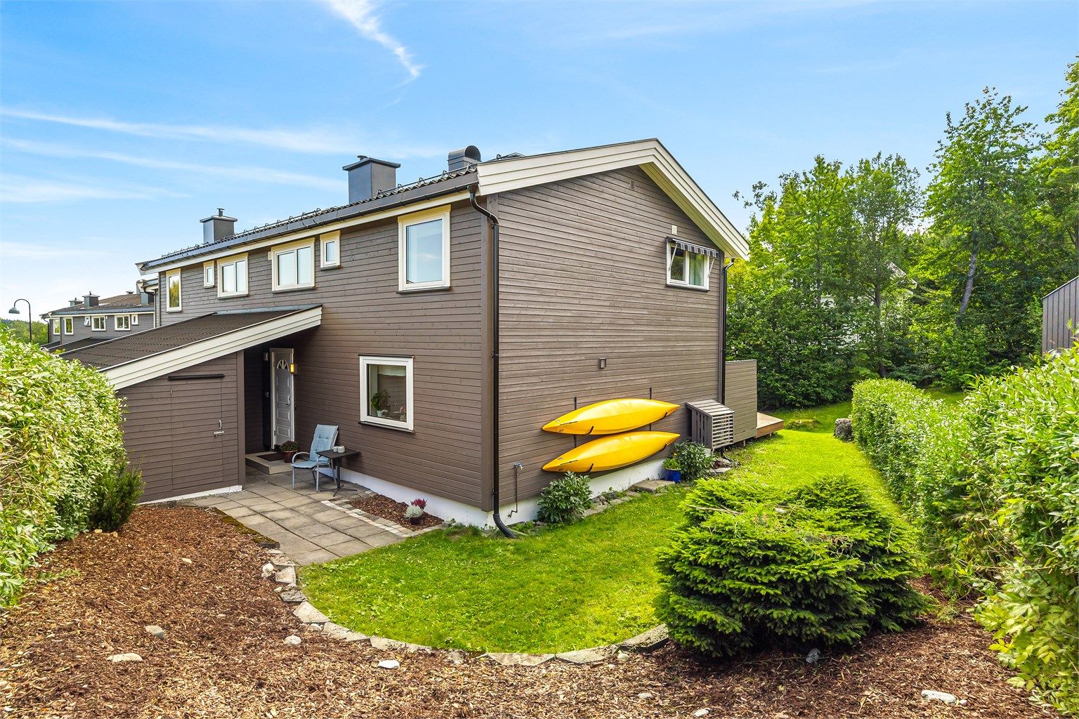 Lys og innbydende enderekkehus med 3 etasjer