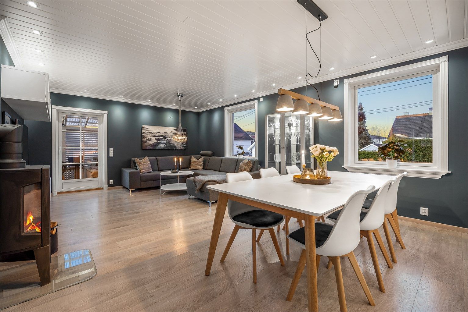 Innholdsrik bolig over 3 plan med 3 soverom, nyere kjøkken og fine uteområder.
Foto: Stine Jørgensen Prøitz