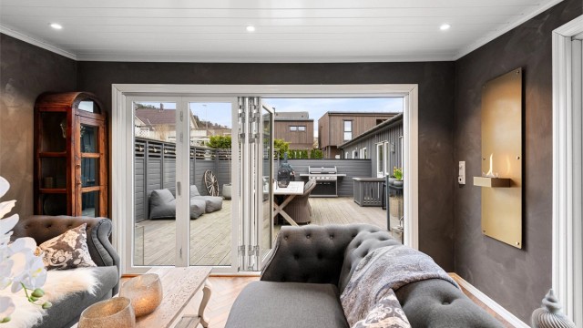 Fullisolert hagestue med foldedører som kan åpnes helt opp