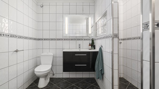 Badet er fra byggeår, men overflateoppusset sannsynlig tidlig på 2000-tallet i følge tidligere tilstandsrapport