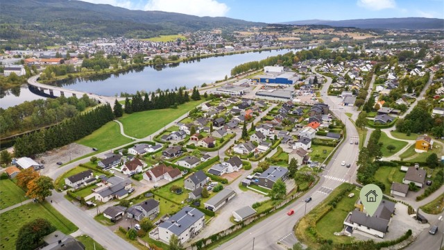 Ca. 5 min kjørevei til Alti Buskerud (tidligere Buskerud storsenter) med over 60 butikker og flere spisesteder.