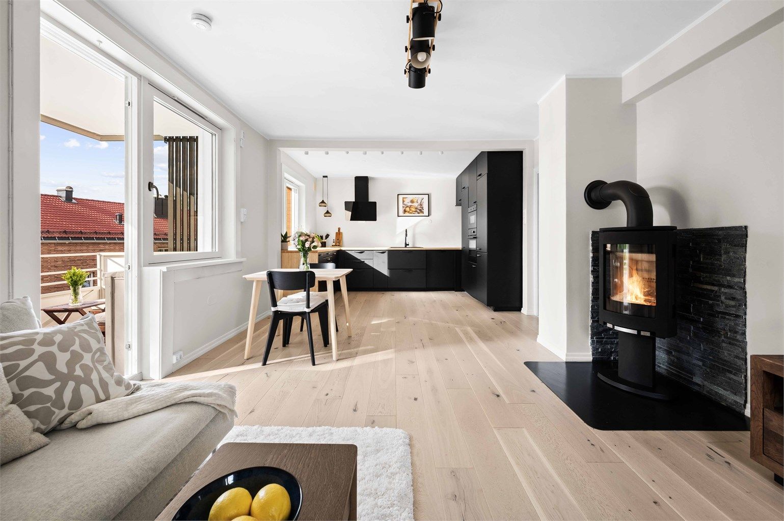 Boligen ble pusset opp i 2023 og har nytt kjøkken og parkett