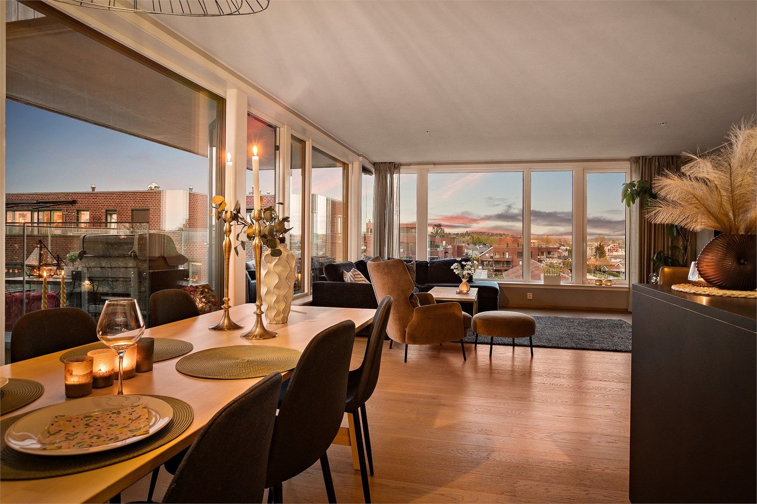 Velkommen til Magasinparken 22 - En påkostet og lekker 4-roms i 5. etasje 