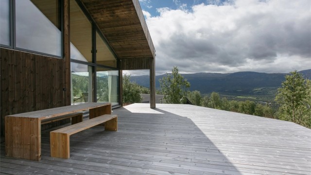 Store terrasser på til sammen 95 kvm, med jacuzzi og gode solforhold.
Foto: Jarle Osen