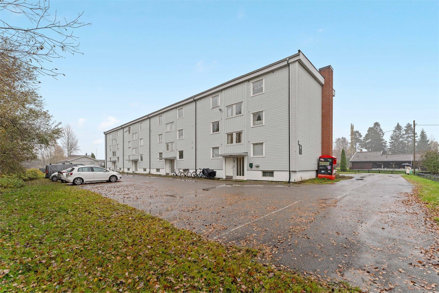 Borettslaget har felles parkeringsplasser.