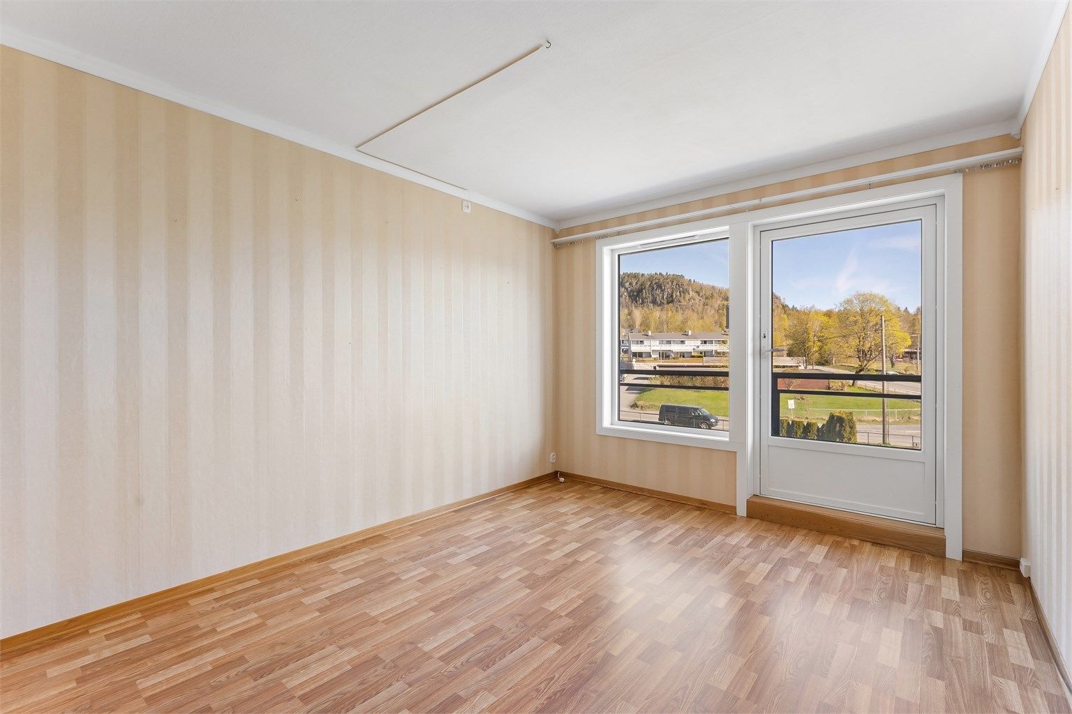 Spisestue med direkte utgang til balkong