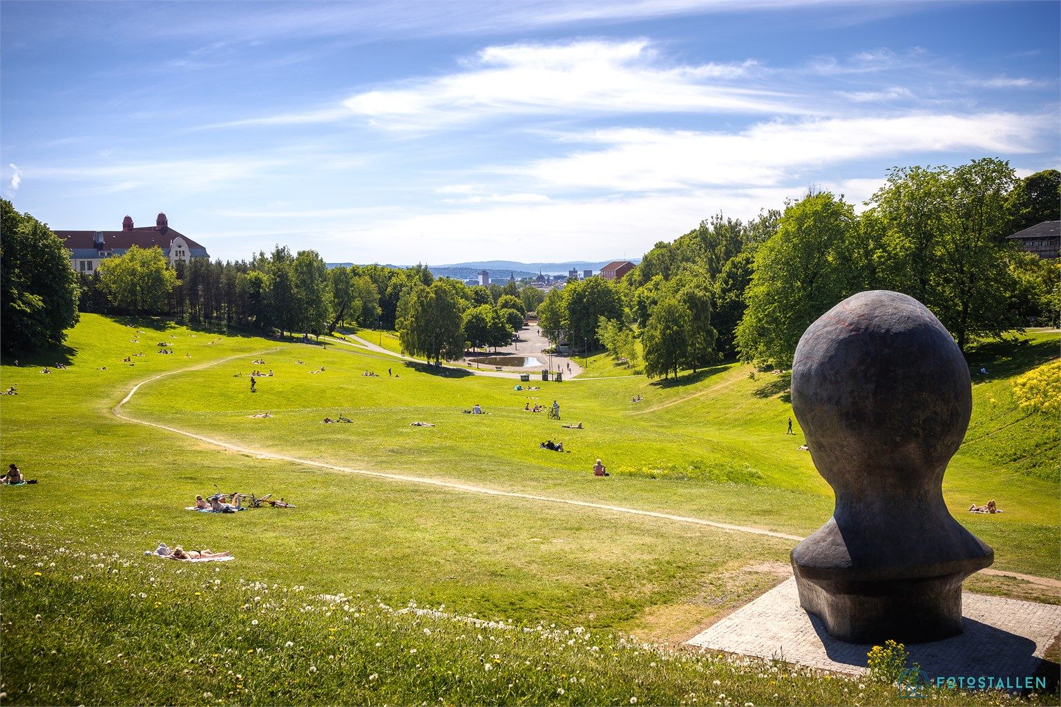Fra leiligheten er det kort vei til Torshovparken, Torshovdalen og turstiene langs Akerselva.