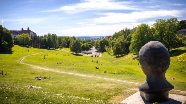 Fra leiligheten er det kort vei til Torshovparken, Torshovdalen og turstiene langs Akerselva.