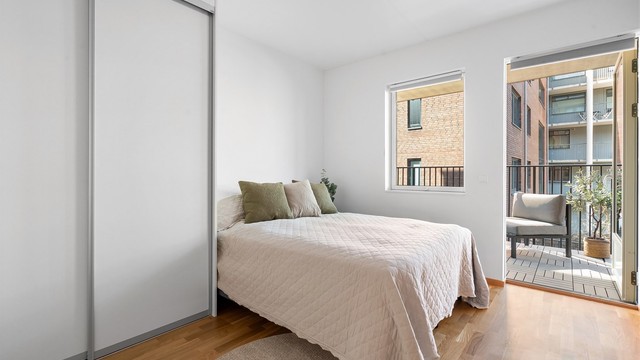 Fra soverommet er det også direkte utgang til balkongen.