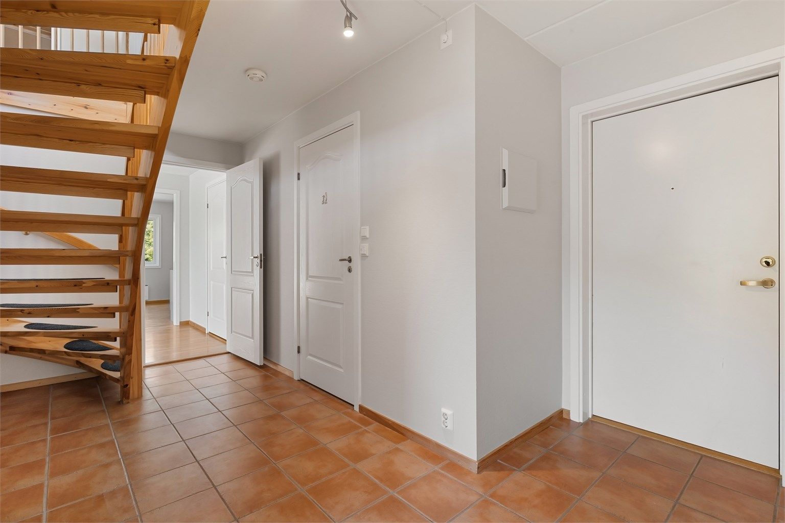 Velkommen inn til en romslig entré