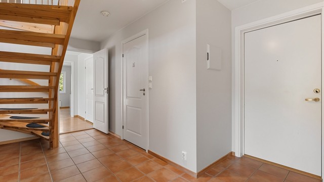 Velkommen inn til en romslig entré