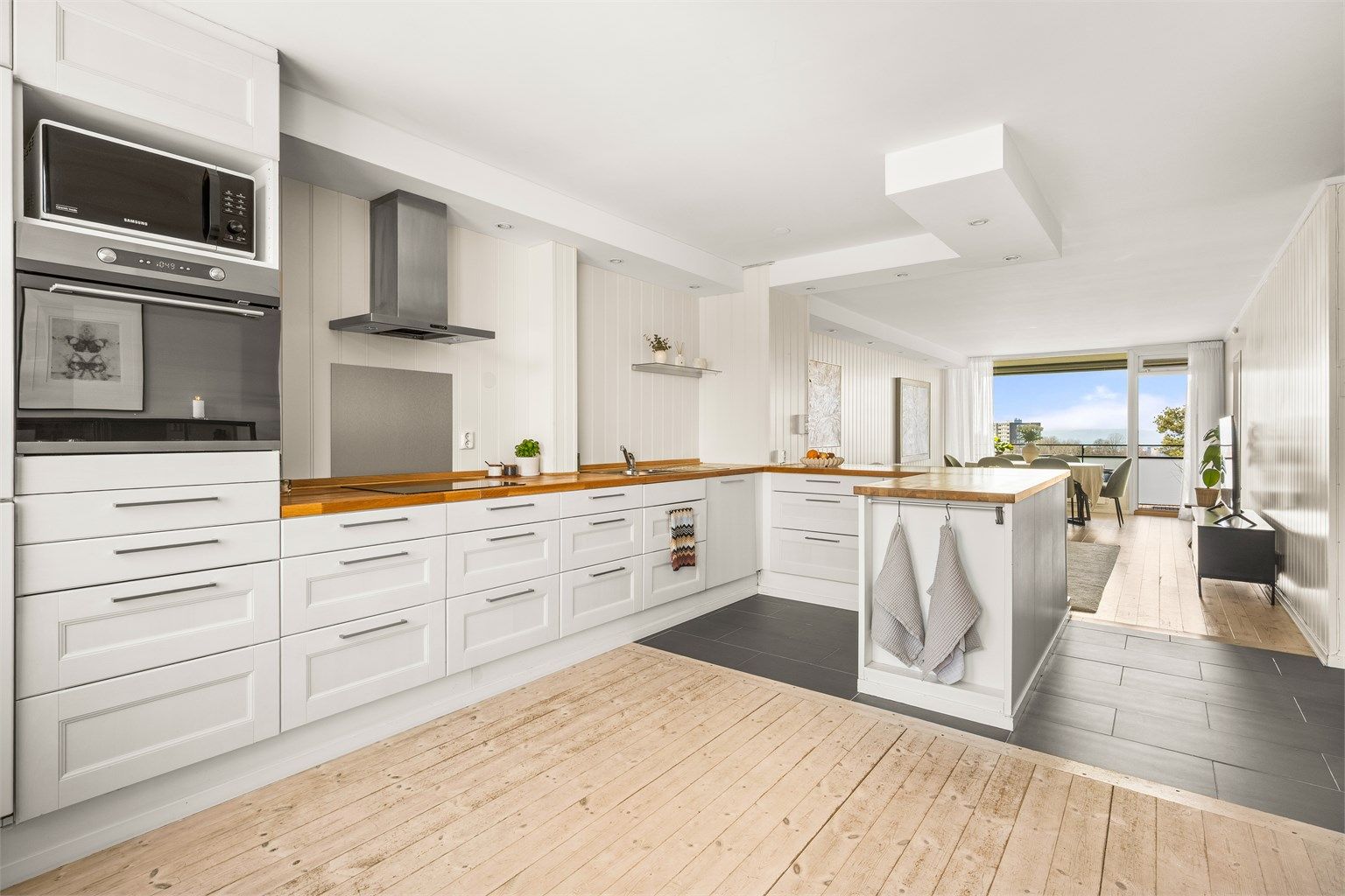 Ikea-kjøkken fra 2013 med profilerte fronter.