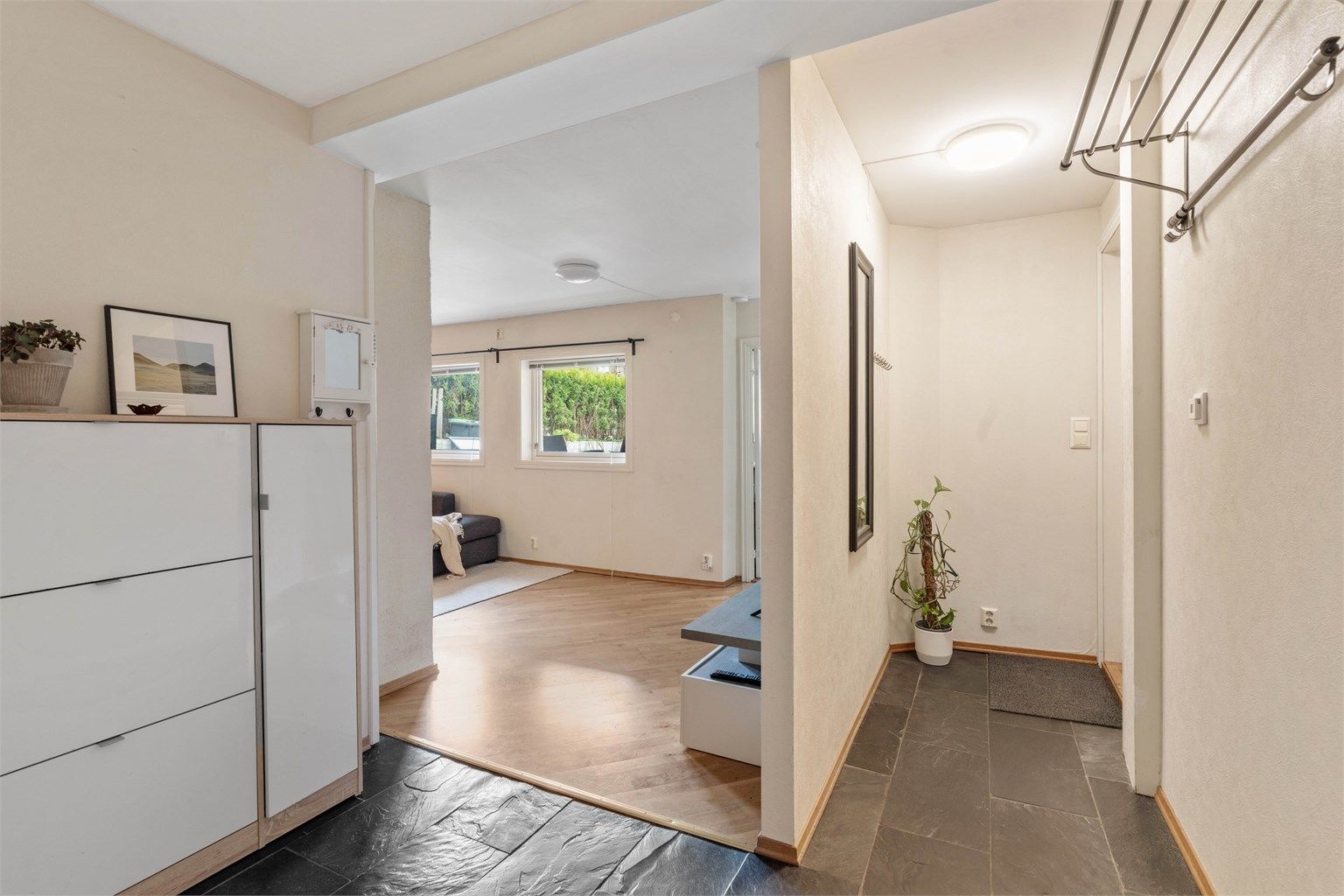 Egen inngang til underetasjen.