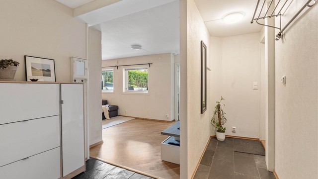 Egen inngang til underetasjen.