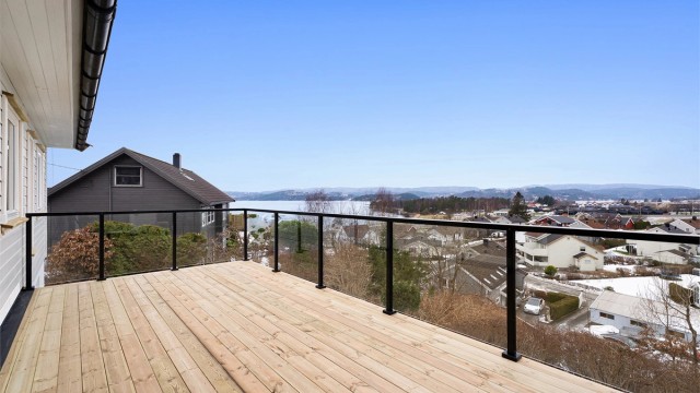 God plass til en sittegruppe og grill m.m.