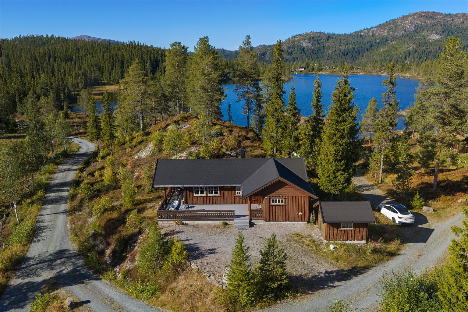 Eiendommen ligger fint til på hyttefeltet. Foto: Fjellmedia