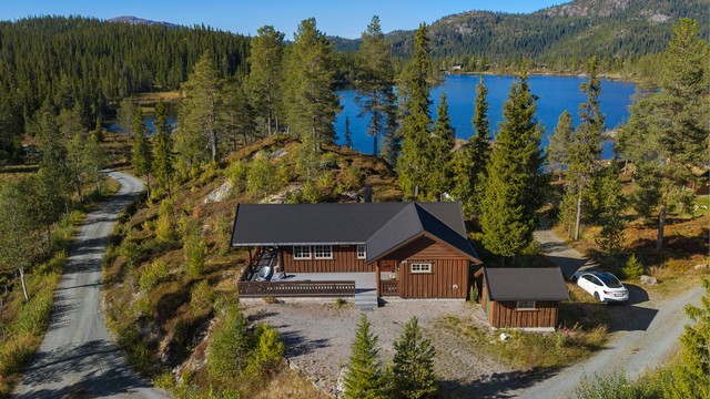 Eiendommen ligger fint til på hyttefeltet. Foto: Fjellmedia