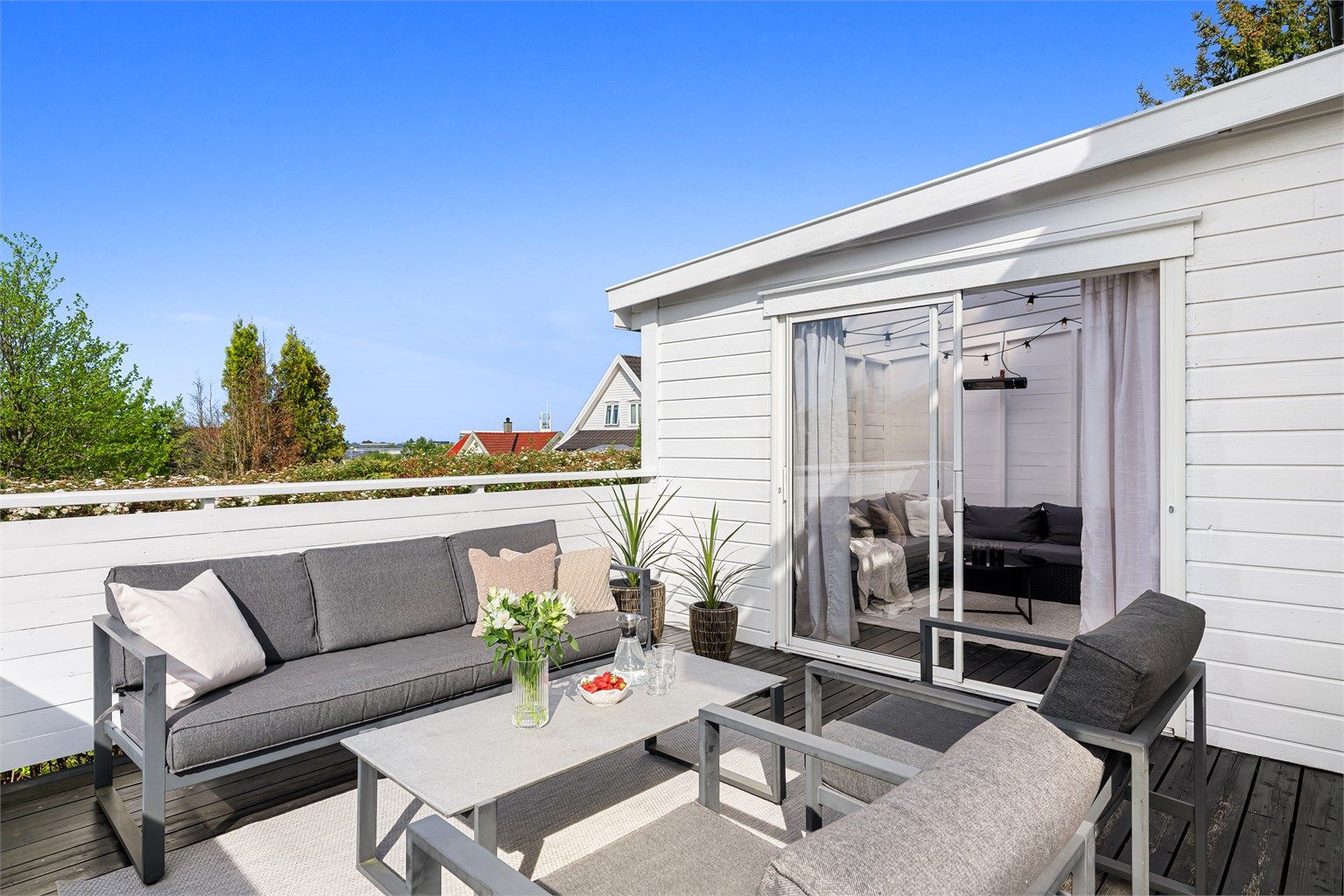 Velkommen til Statfjordringen 3A - en flott oppusset leilighet i første etasje med store solrike uteareal. 