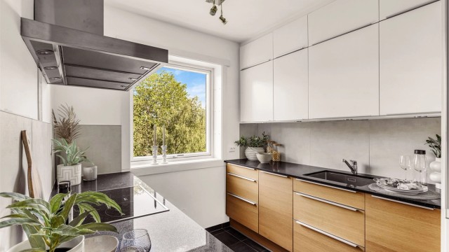 Lys og innholdsrik leilighet i veldrevet borettslag. Foto: Bjørnar Solberg.