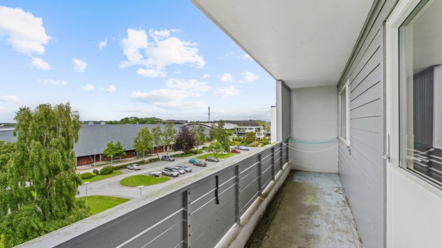 Den åpne balkongen har utsikt mot DNB Arena og Stavanger Ishall.