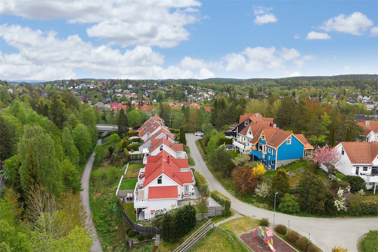 Sentral beliggenhet med kort kjøretur til Kolbotn (8 min), Vinterbro (8 min) og Ski (10 min), Oslo (25 min) og Gardermoen (50 min)