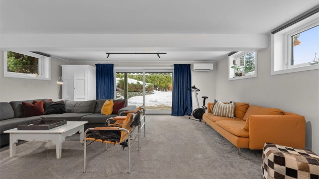 Utgang til terrasse og hage via skyvedør