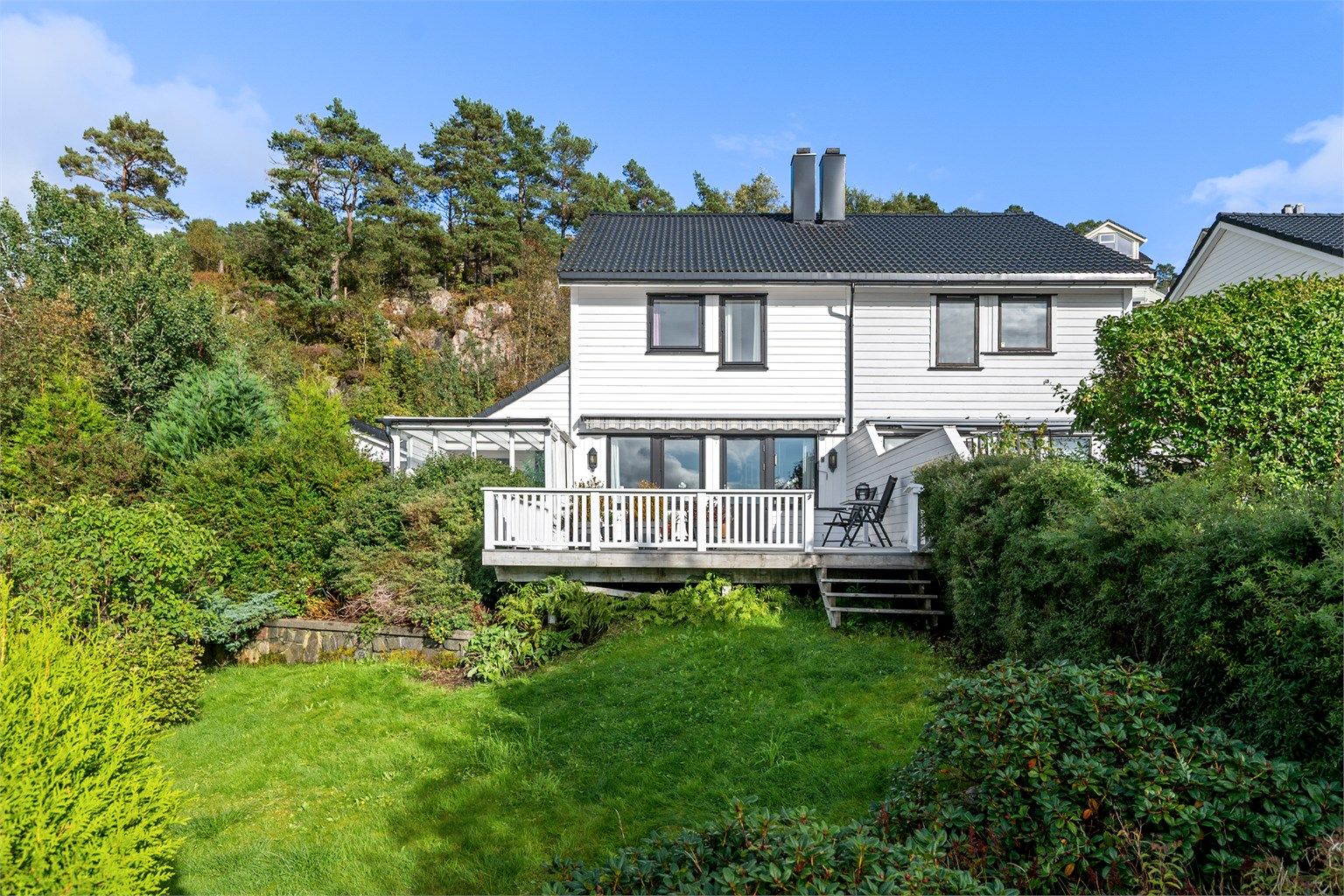 Flott tomannsbolig med terrasse og hage