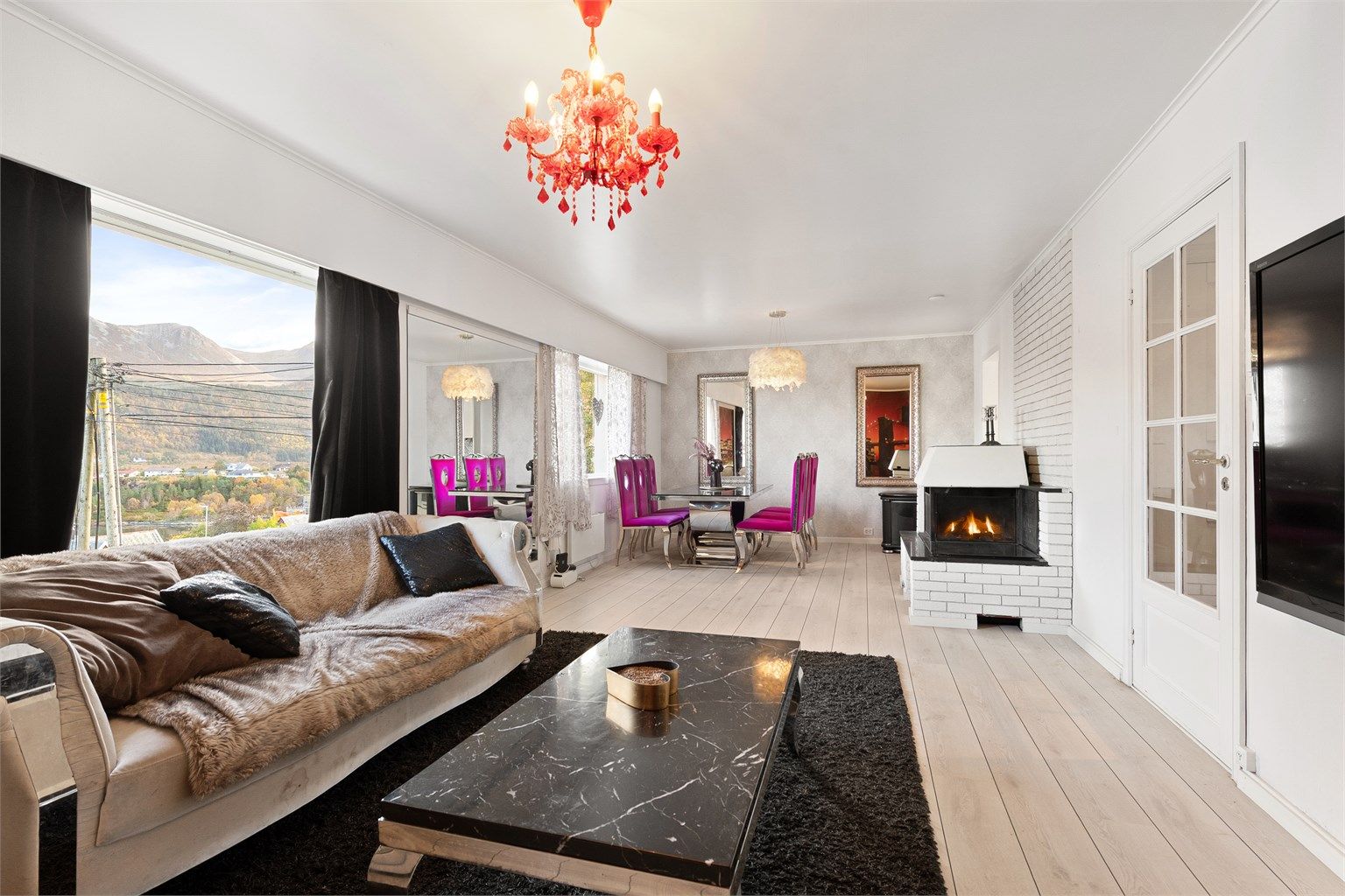 Stue i 1. etasje med flott utsikt