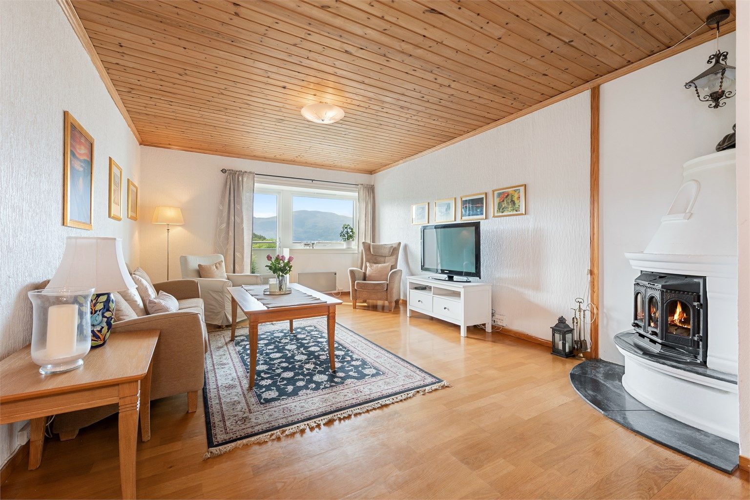 Stue med utgang til balkong