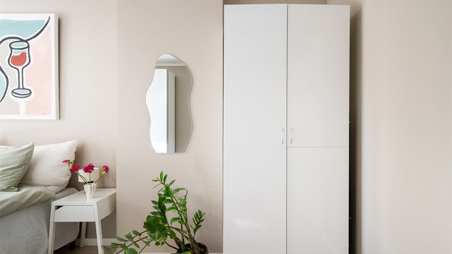 God plass til garderobeløsninger.