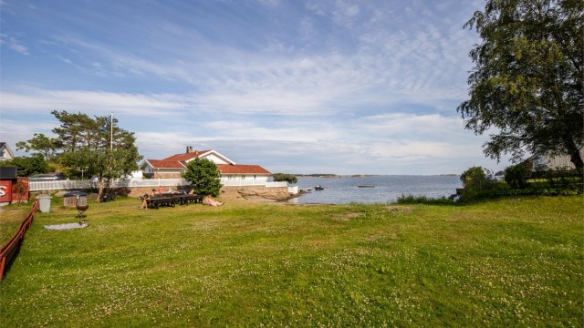 Lahellefjorden kan friste med flotte holmer som er rikt befolket på de varme sommerdager, båtveien er heller ikke lang til Tønsbergfjorden og Tjømeland