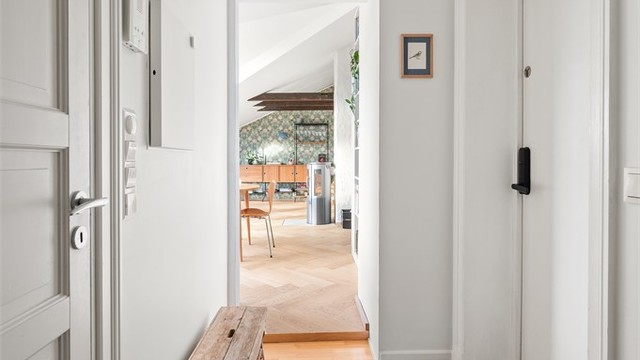 Leiligheten har en lyd- og brannklassifisert entrédør for ekstra trygghet.