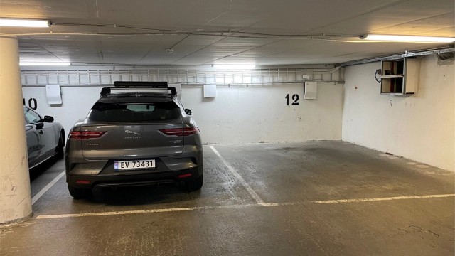 Ekstra bred plass på 3,15 meter bidrar til en enkel adkomst på begge sider av bilen.