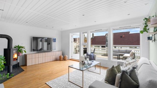 Flott utbygd rekkehus med gjennomgående bra standard, bra planløsning, i barnevennlig område.