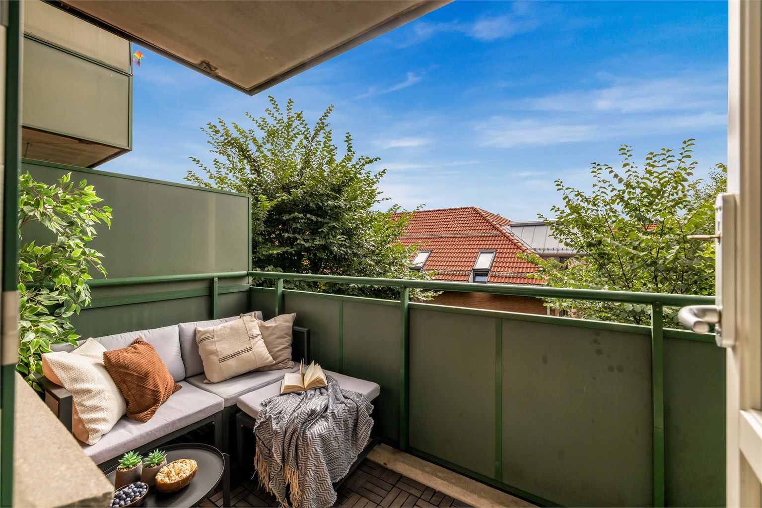Boligen har en herlig sørvestvendt balkong på ca. 6 kvm med gode solforhold. Foto: Studio Solberg.