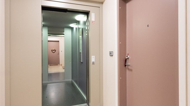 Praktisk og enkel heisadkomst, også fra garasjeplan.