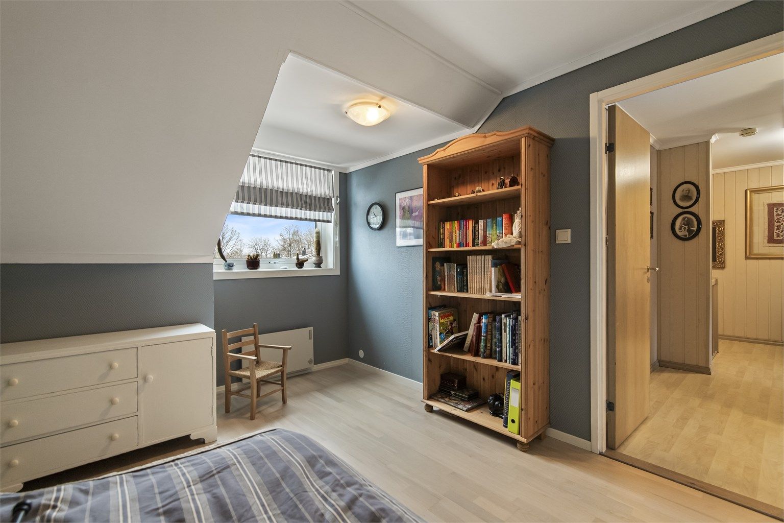 God plass til skrivebord, seng og/eller lekeplass for de minste