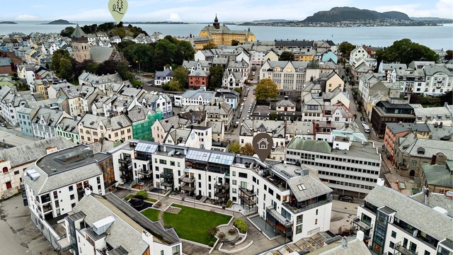 Det er og kort veg til flotte rekreasjonsområder som Storhaugen og Helleborgparken