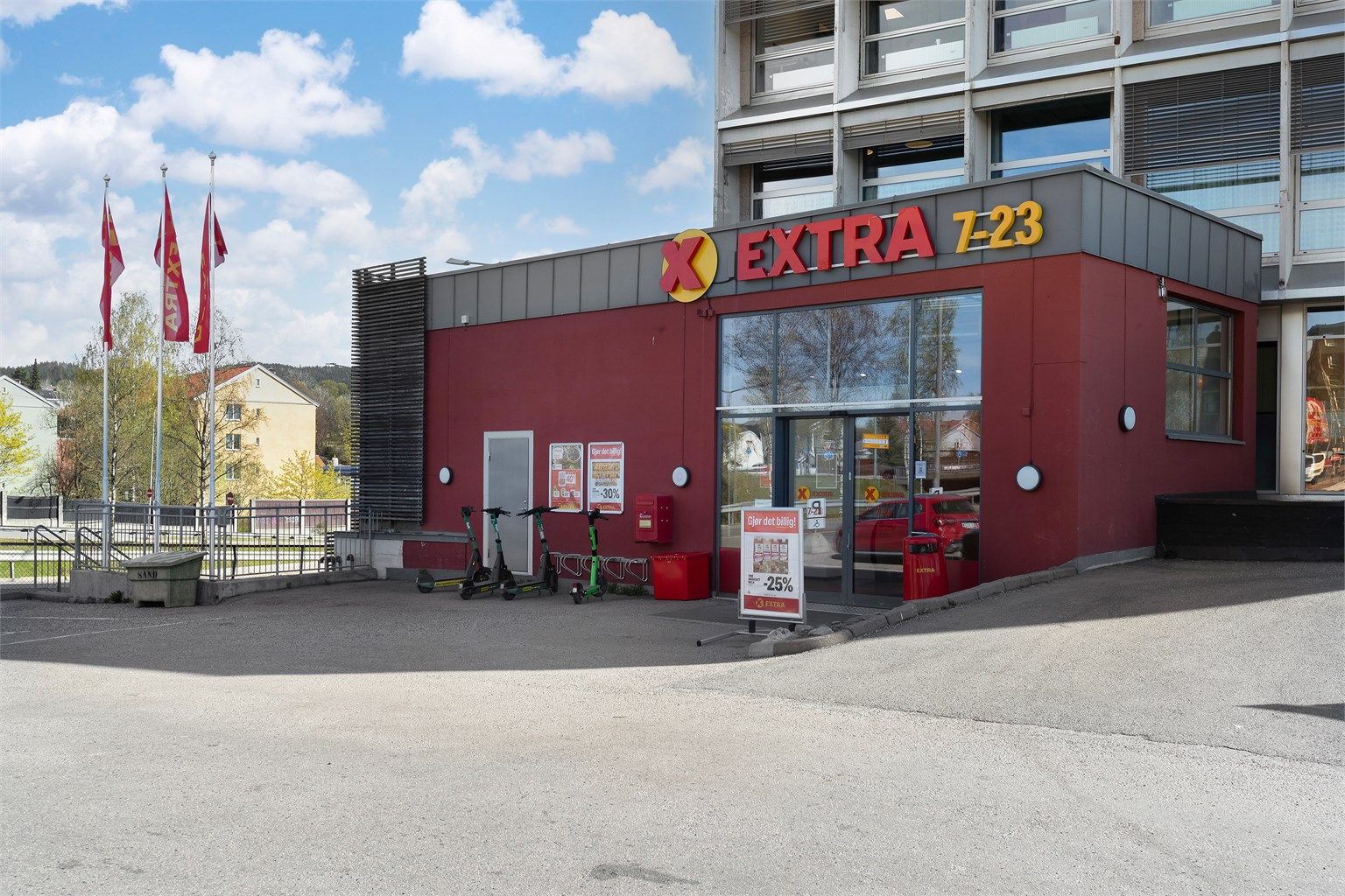 Coop Extra Refstadveien ligger kun noen minutters gange unna.