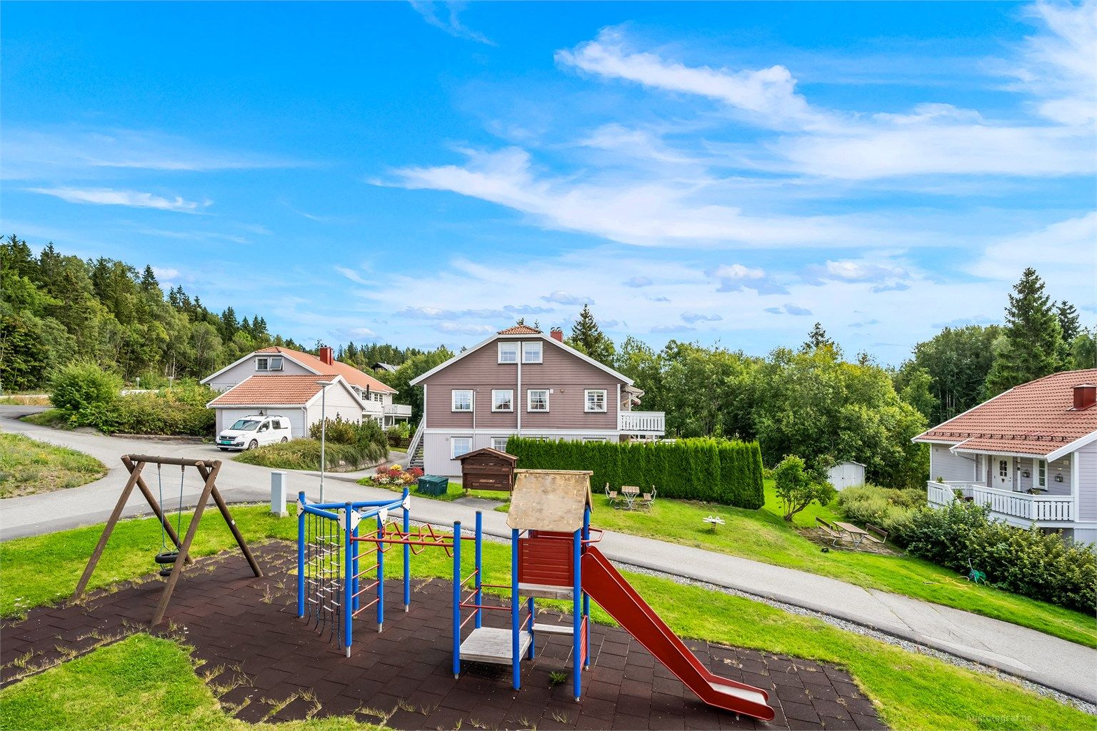  Pent opparbeidede fellesarealer med fin lekeplass for barn