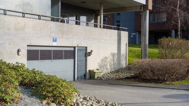 Fast parkeringsplass i lukket garasjeanlegg med mulighet for el-bil lader.