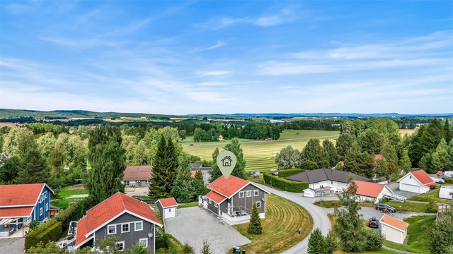 Halvpart av tomannsbolig med romslig tomt på Auli.
