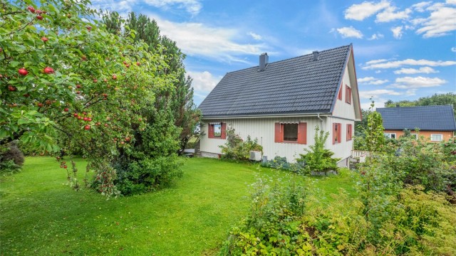 Samtidig har du kort og enkel adkomst til Ranheim sentrum, E6 og Trondheim sentrum. Ranheim stasjon ligger i nærområdet og betjenes av lokaltog, mens det også er gode bussforbindelser.