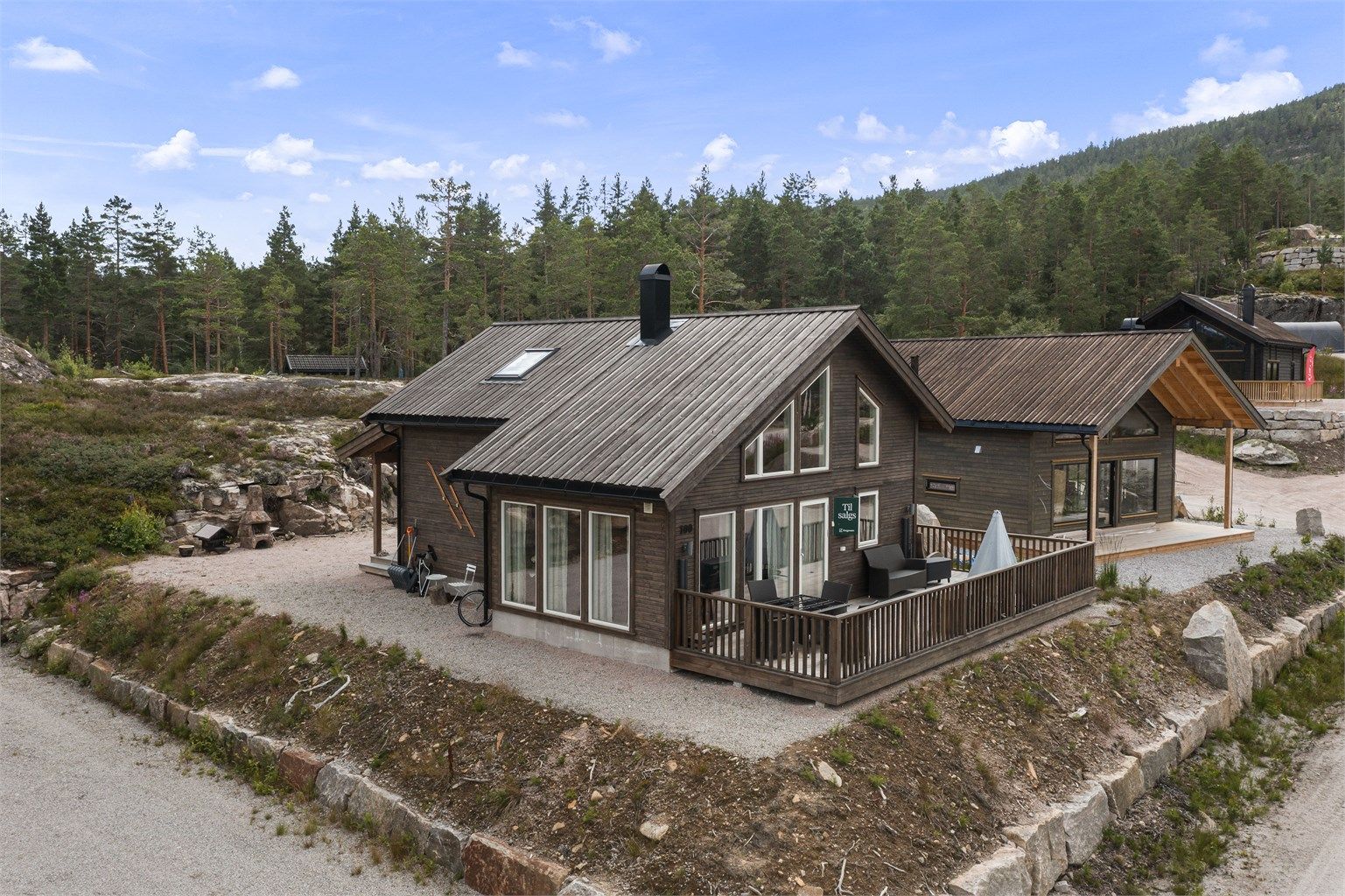 Krodalvegen 100 er fint beliggende på Rådyrtoppen 3 med solrike uteplasser