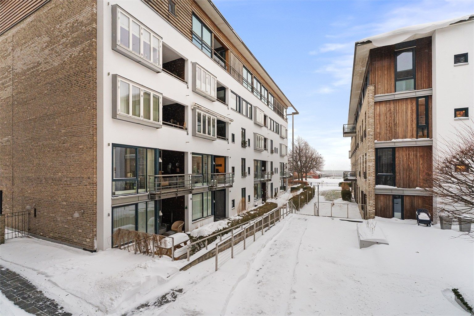 Luftig og god beliggenhet i sameiet med lun, svært still og rolig omgivelser