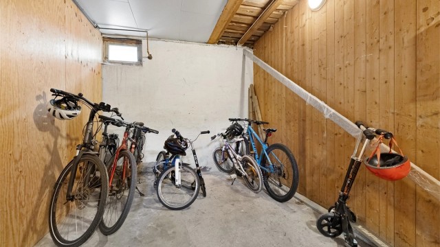 Felles sykkel/sportsbod i kjeller